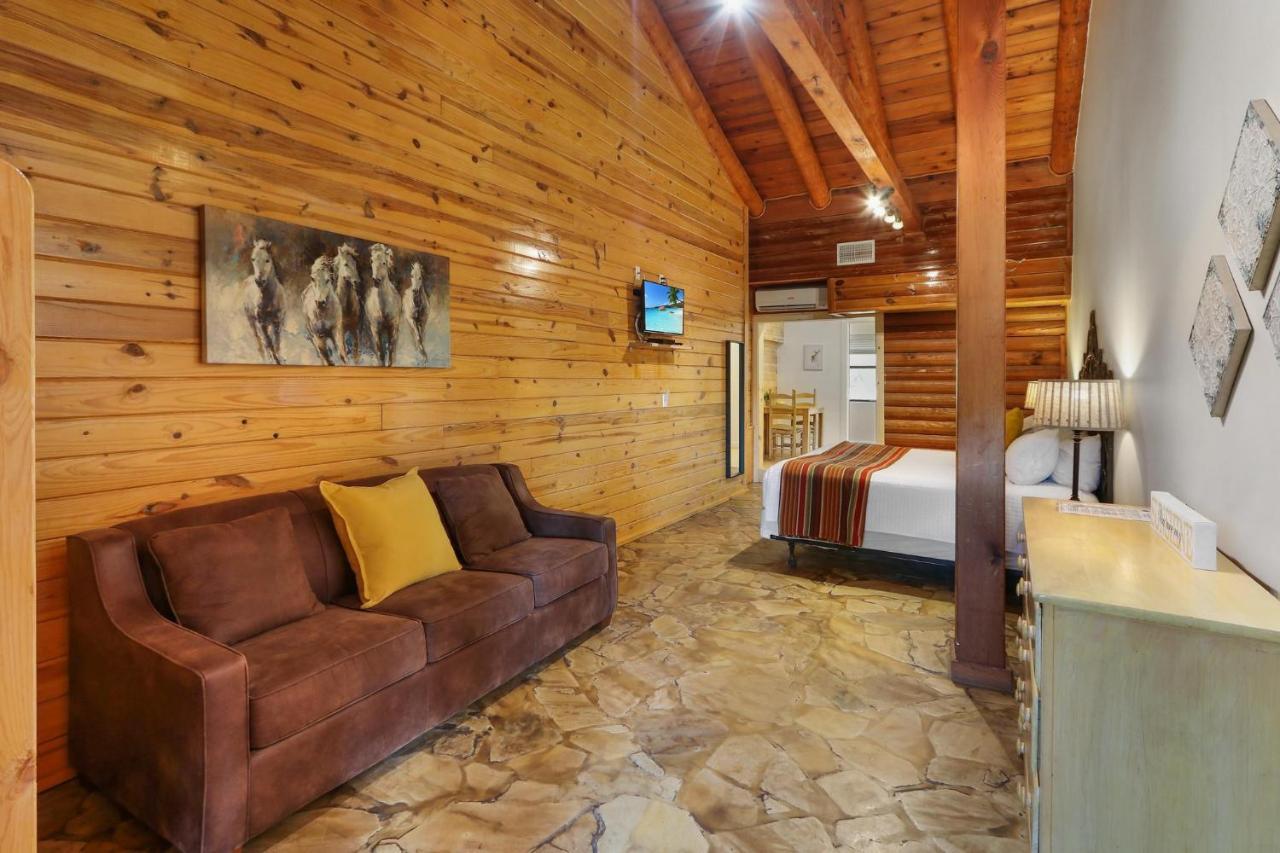 Wimberley Log Cabins Resort And Suites- Unit 3 Exterior foto